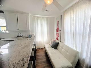 Take It Easy in Surfside - Gulf and Bay Views, Cute Beach House! - Surfside Beach - 1