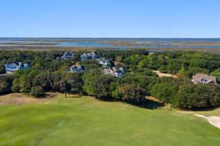 Parrothead Manor - Corolla - 1
