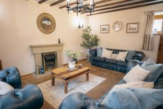 The Old Mill at Barnacre - Cosy cottage with private hot tub & pool access - Wirral - 0