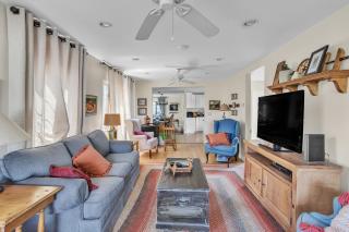 Home Port - Spacious Retreat in Prime Location home - Davis - 0
