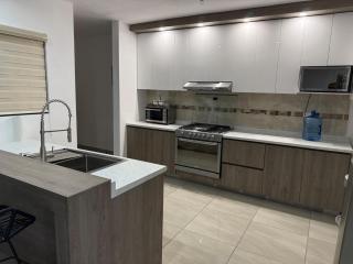 Casa en Fraccionamiento Las Maravillas - Cedro - 1
