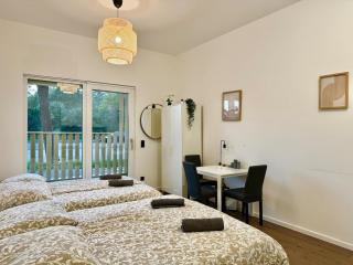 Modern Studio Apartment with Free Parking - Wenen - 9