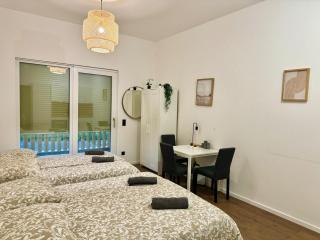 Modern Studio Apartment with Free Parking - Wenen - 8