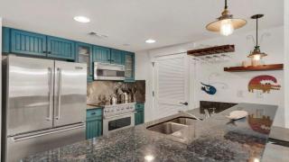 Observation Pt N 252-4 baytowne warf sleeps 8 - 4