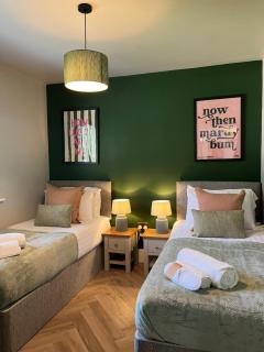 Oakwood Lodges with Hot tubs York - Skipwith - 2