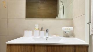Comfortable 1BR Retreat with Balcony Vista 2 - Abu Dhabi - 2