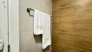 Comfortable 1BR Retreat with Balcony Vista 2 - Abu Dhabi - 1