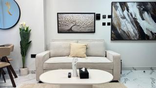 Comfortable 1BR Retreat with Balcony - Abu Dhabi - 1