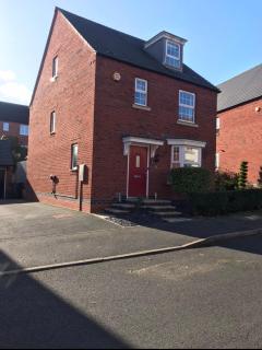 Spacious detached house with two ensuite bedrooms - Castle Donington - 0