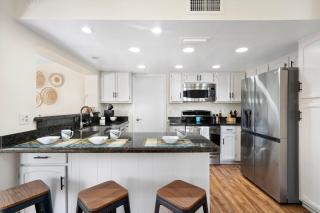 Spacious 4Bedroom Home with Private Pool in Prime Location - 6