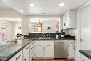 Spacious 4Bedroom Home with Private Pool in Prime Location - Scottsdale - 2