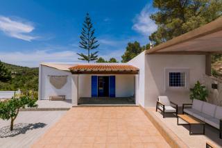 Villa Alexa this charming villa is just a 10 min drive to either Playa Den Bossa or San Antonio - San José - 8