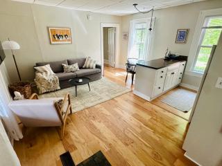Peaceful 1BR retreat - Simple, Stylish, Shelburne - Shelburne - 0