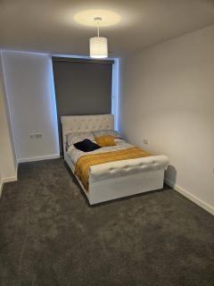 City Haven Two bed Apartment - Southampton - 9
