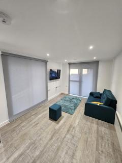 City Haven Two bed Apartment - Southampton - 8