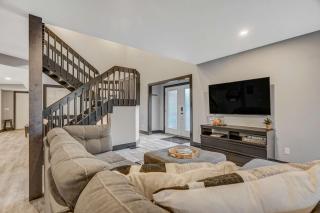 Oak Hills Estate Luxe Forest Escape Near USAFA - 2