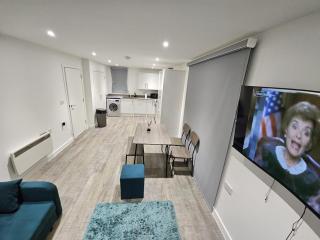 City Haven Two bed Apartment - Southampton - 3