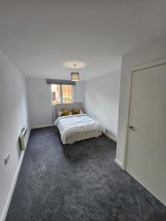 City Haven Two bed Apartment - Southampton - 2