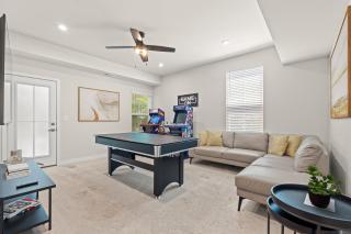 Sophisticated Luxury Townhome located in Barefoot Landing - North Myrtle Beach - 2