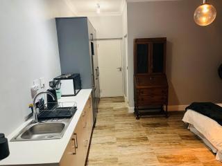 Spacious Bachelor Die Boord - 6