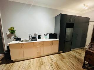 Spacious Bachelor Die Boord - Stellenbosch - 2