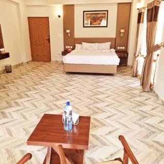 Hotel 22 - - 5