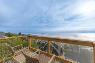 Blue Horizon by AvantStay Panoramic Views of the Ocean w Entertainers Patio - Rockaway Beach - 9