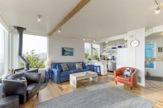 Blue Horizon by AvantStay Panoramic Views of the Ocean w Entertainers Patio - Rockaway Beach - 4