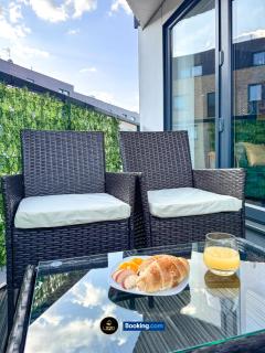 2 bedroom Apt with Balcony By LS2G Short Lets & Serviced Accommodation Greater London - Londra - 1