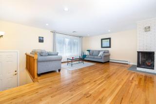 Spacious & Comfortable 3-Bedroom Home - Farmington - 0