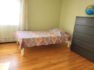 Spacious & Comfortable 3-Bedroom Home - Farmington - 1