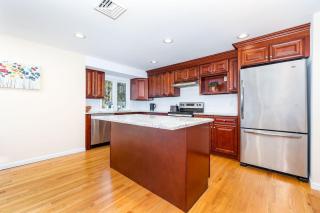 Spacious & Comfortable 3-Bedroom Home - Farmington - 8