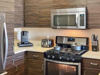 Stylish 2BR Apartment near Disneyland with Pool, Hot Tub and Gym - Anaheim - 9