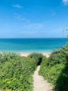 Stunning 2 bedroom modern apartment! Amazing views! - Moffat - 0