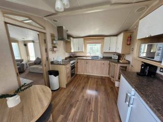Meadow Lakes 76 - sleeps 6 with a bath - Golden Palm Resort - Meadow Lakes Caravan & Lodge Hire - Chapel Saint Leonards - 7