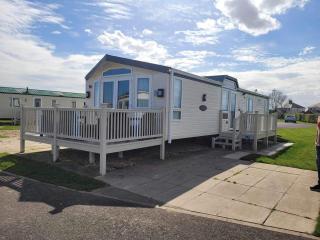 Meadow Lakes 76 - sleeps 6 with a bath - Golden Palm Resort - Meadow Lakes Caravan & Lodge Hire - Chapel Saint Leonards - 0