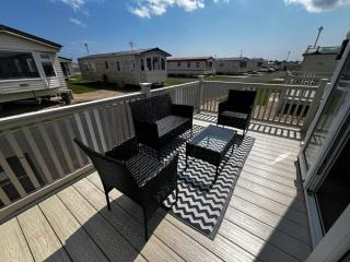 Meadow Lakes 76 - sleeps 6 with a bath - Golden Palm Resort - Meadow Lakes Caravan & Lodge Hire - Chapel Saint Leonards - 9