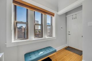 Steps to the Lakefront! This Uptown Beauty is Everything You Need for a Perfect Chicago Getaway condo - Chicago - 5