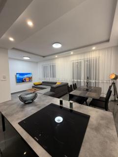 Skyline View Apartment - 3