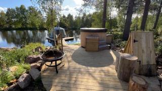 Aurora Igloo with Private Hot Tub by Invisible Forest Lodge - Rovaniemi - 9