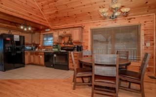 Queens Log Cabin - Gatlinburg - 7