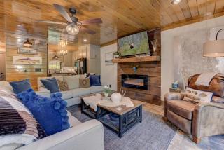 River Cottage of Blue Ridge - Outdoor Lounge with Gorgeous Views + a Hot Tub and Firepit! - 3