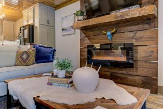 River Cottage of Blue Ridge - Outdoor Lounge with Gorgeous Views + a Hot Tub and Firepit! - 1