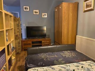 Quirky town centre apartment with river terrace - Macclesfield - 7