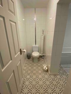 Quirky town centre apartment with river terrace - Macclesfield - 5