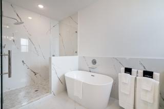 Brand New Luxury 4BR4BA Home 2King Suites 2500sf 10min to DT - Houston - 8