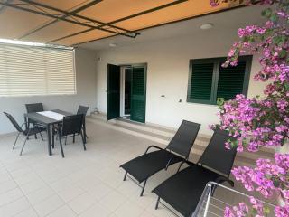 Bougainvillea Sea view apartment - Grebaštica - 9
