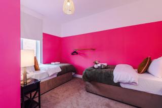 Trendy 3 BR Pad Manchester - Manchester - 5