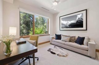Riverfront Townhome 07 by East West Hospitality - 9