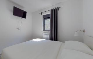 2 Bedroom Lovely Apartment In Drenje - 6